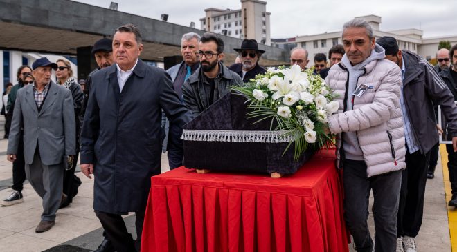 Türk müziğinin usta ismi Alpay son yolculuğuna uğurlandı