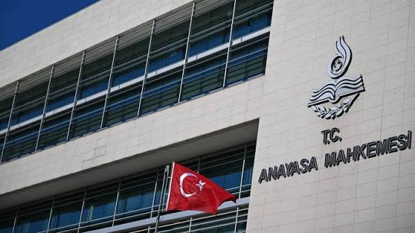Türkiye AYM’den 15 siyasi partinin sorumluları hakkında suç duyurusu