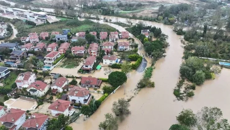 İstanbul Valisi: “Selde 3 bin ev ve iş yeri zarar gördü”
