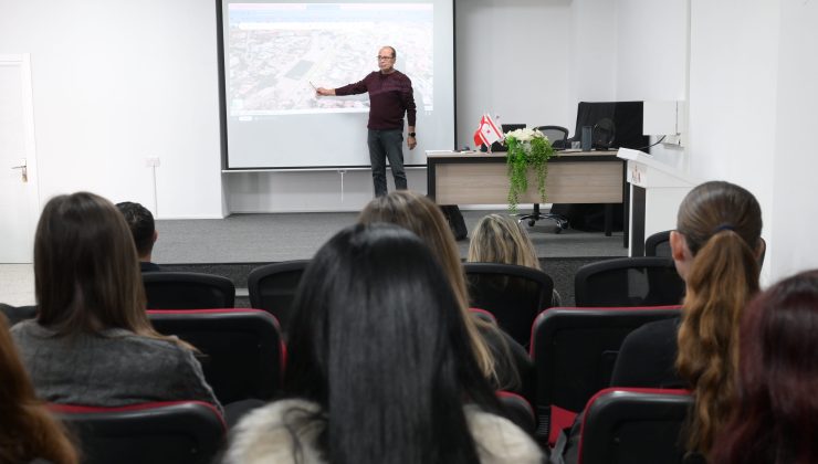 Lefkoşa Maratonu’nda görevli olacak öğrencilere eğitim verildi