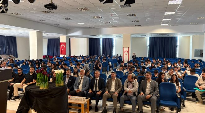 Hala Sultan İlahiyat Koleji’nde, “Hayat İçinde Dikkat Edilmesi Gerekenler, Kişisel Gelişim ve Yapay Zeka” konferansı yapıldı