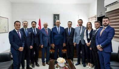 Bakan Çavuşoğlu, Türk Kızılay heyetini kabul etti