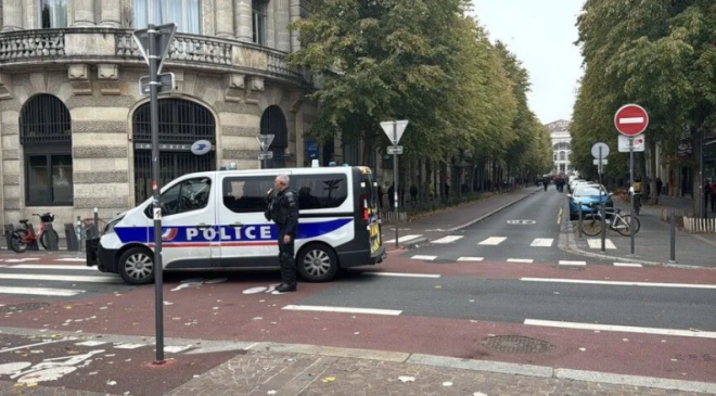 Fransa Cumhurbaşkanı Macron gelecek günlerde sendika dışı eylemlerin her yerde yasaklanacağını açıkladı