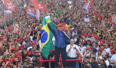 Brezilya’da Lula yeniden devlet başkanı seçildi
