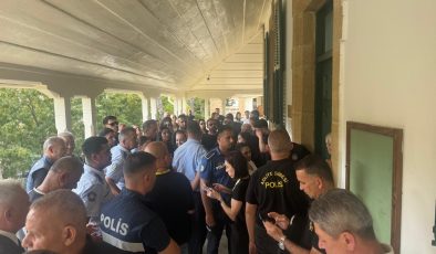 Fatma Ünal’ın sahte diploma davasında karar 13.30’da açıklanacak… Mahkeme sanığı tüm davalardan suçlu buldu