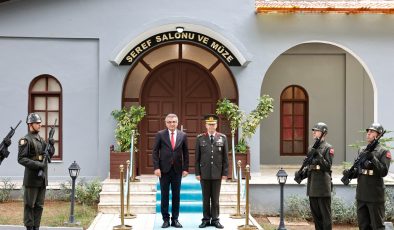 Erhürman, KTBK Komutanı Korgeneral İnaltekin’i ziyaret etti