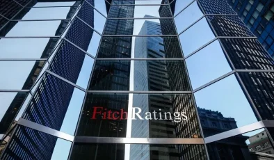 Fitch: “Yapay zeka ve piyasa oynaklığına ilişkin riskler 2027’ye girerken artıyor”