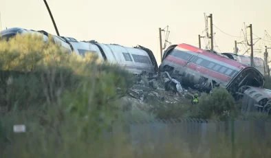 İspanya’da 2 hızlı treninin çarpıştığı kazada ölenlerin sayısı 69’a çıktı