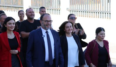 Hasan Sadıkoğlu ve belediye meclis üyesi adayları resmi başvurularını yaptı