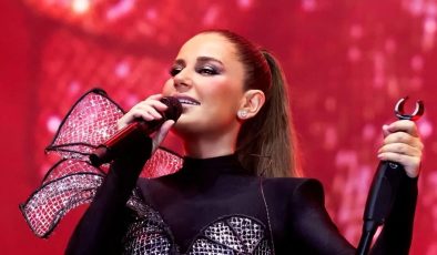 Merve Özbey sahneden inerken düştü!