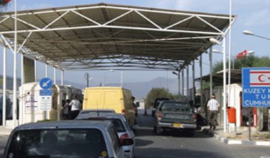 Kıbrıslı Rumlar benzin için KKTC’ye geçiyor