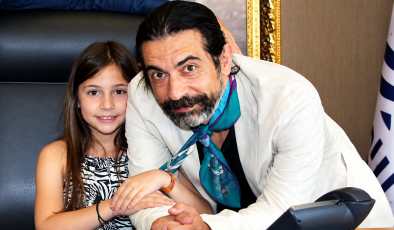 Okan Bayülgen’in 17 yaşındaki kızı İstanbul’dan büyük başarı
